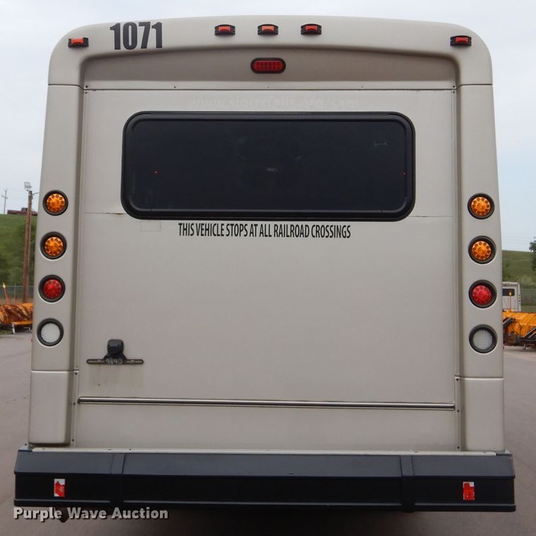 image for item KV9129 2010 Ford F650  shuttle bus