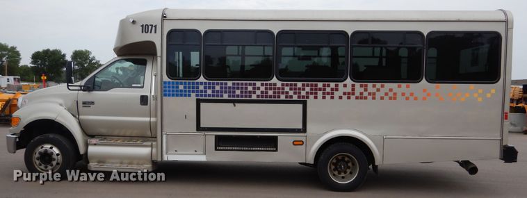 image for item KV9129 2010 Ford F650  shuttle bus