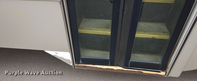 image for item KV9129 2010 Ford F650  shuttle bus