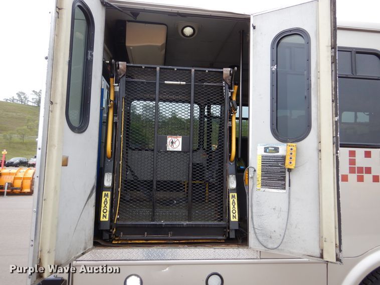 image for item KV9129 2010 Ford F650  shuttle bus