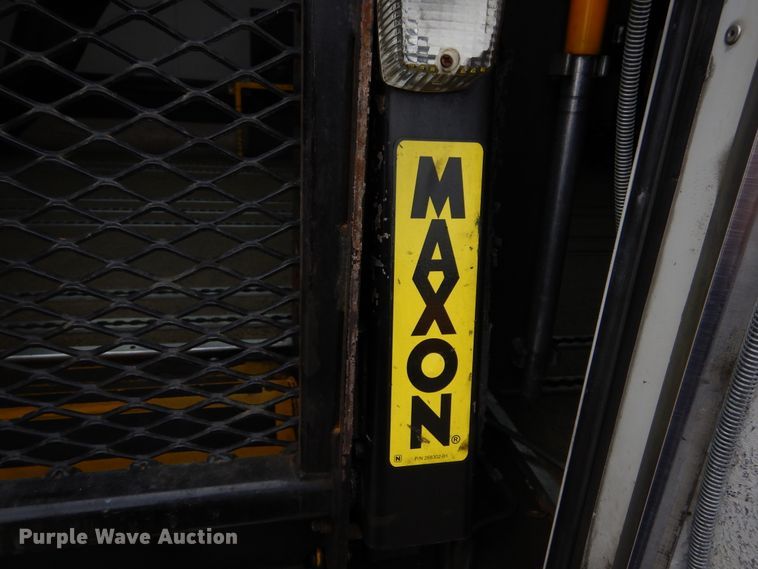 image for item KV9129 2010 Ford F650  shuttle bus