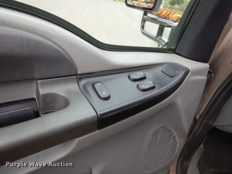 image for item KV9129 2010 Ford F650  shuttle bus