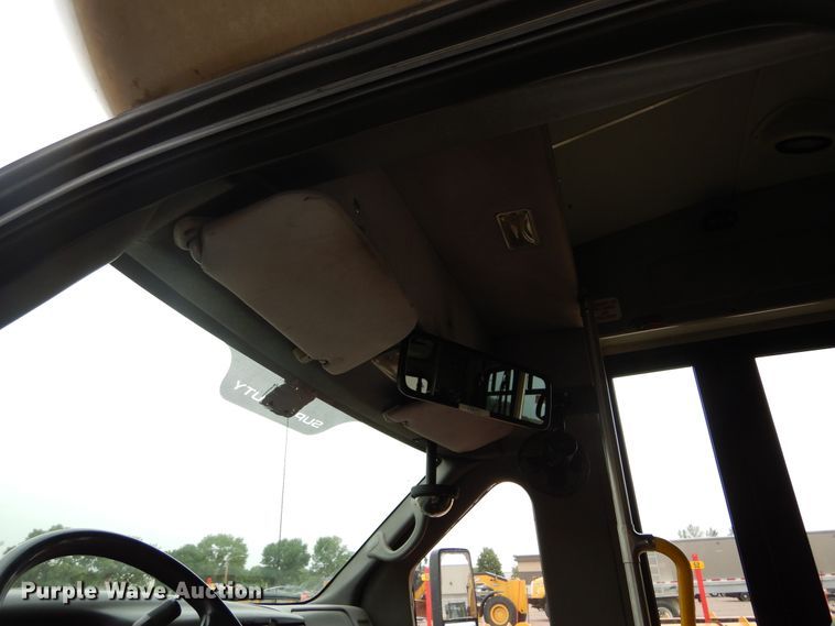 image for item KV9129 2010 Ford F650  shuttle bus