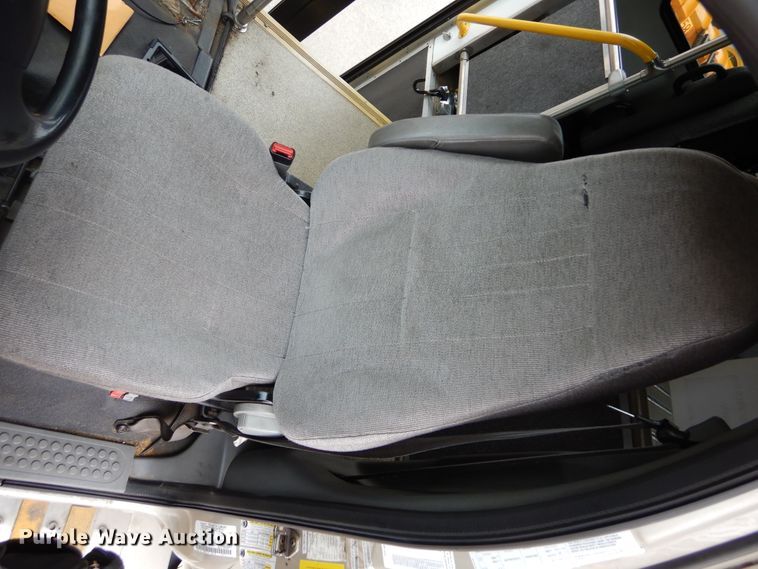 image for item KV9129 2010 Ford F650  shuttle bus