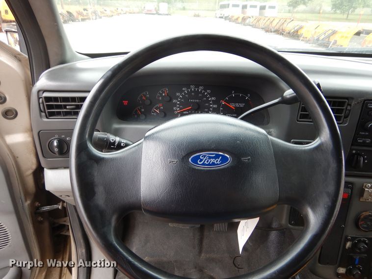 image for item KV9129 2010 Ford F650  shuttle bus