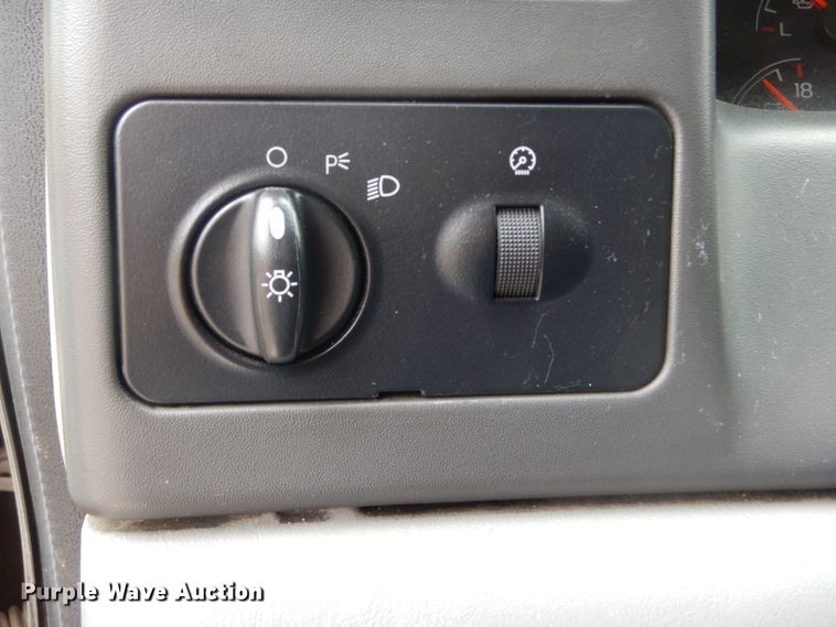 image for item KV9129 2010 Ford F650  shuttle bus