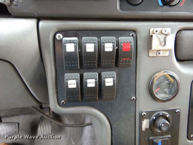 image for item KV9129 2010 Ford F650  shuttle bus