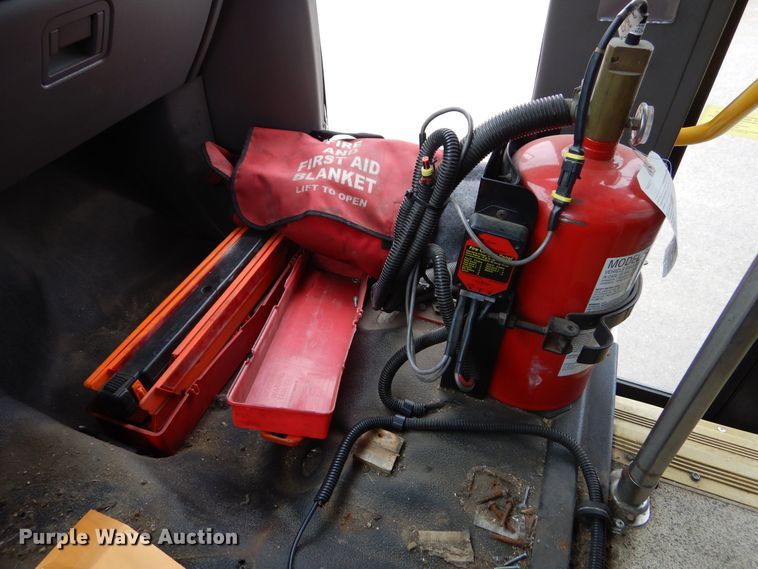 image for item KV9129 2010 Ford F650  shuttle bus