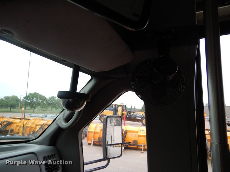 image for item KV9129 2010 Ford F650  shuttle bus