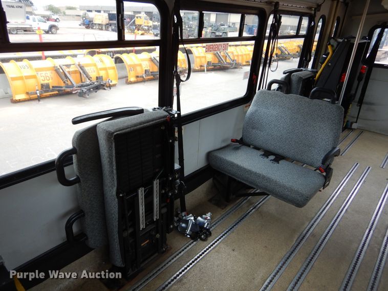 image for item KV9129 2010 Ford F650  shuttle bus