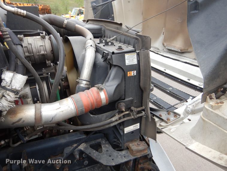 image for item KV9129 2010 Ford F650  shuttle bus