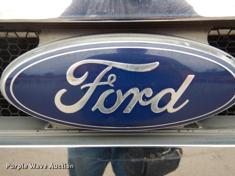 image for item KV9129 2010 Ford F650  shuttle bus