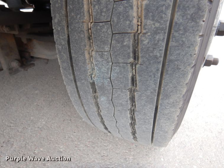 image for item KV9129 2010 Ford F650  shuttle bus