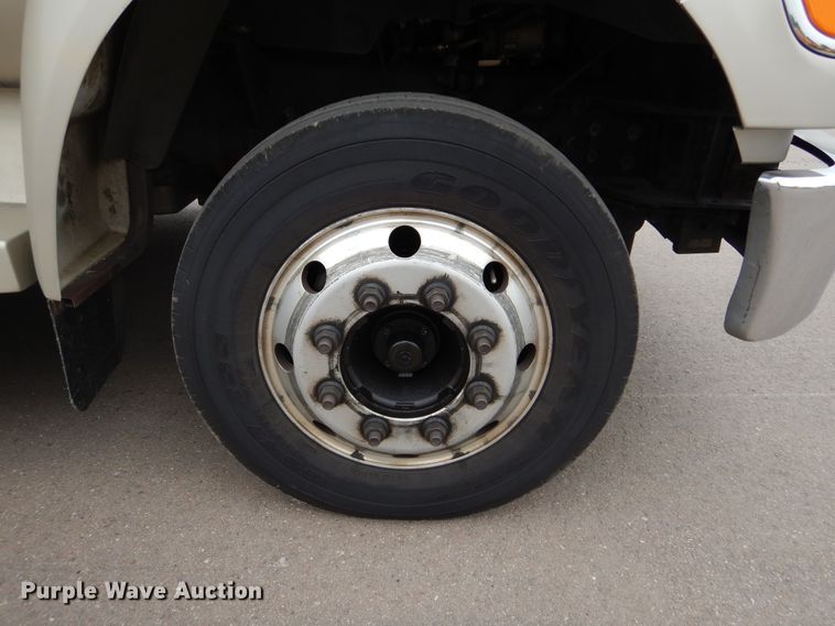 image for item KV9129 2010 Ford F650  shuttle bus