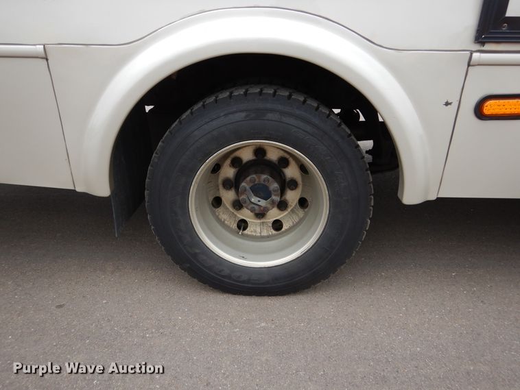 image for item KV9129 2010 Ford F650  shuttle bus