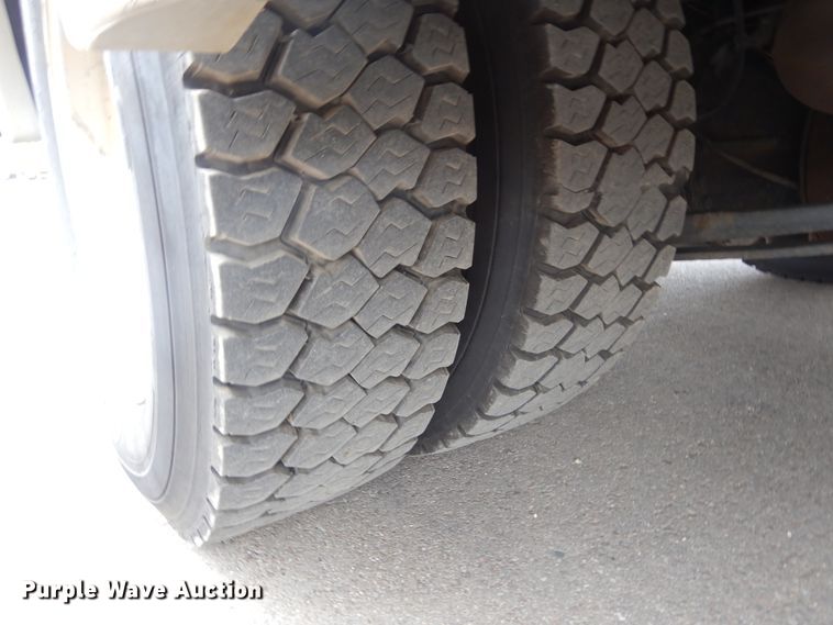 image for item KV9129 2010 Ford F650  shuttle bus