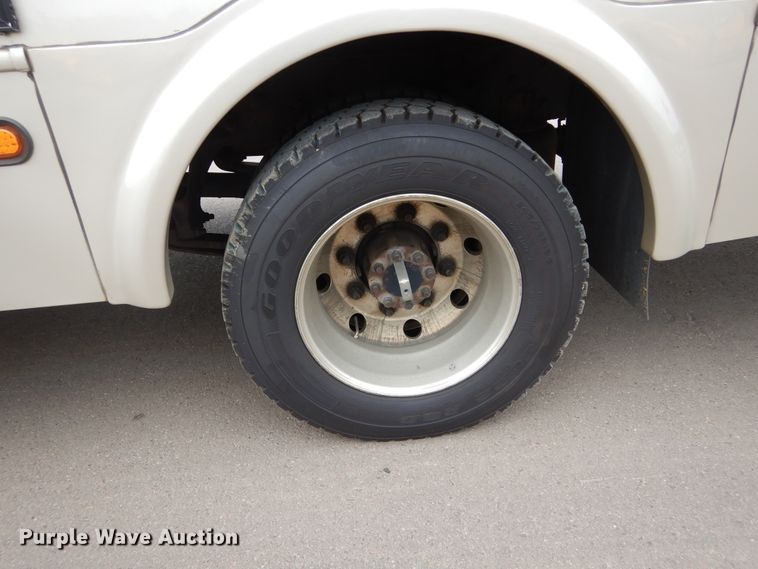 image for item KV9129 2010 Ford F650  shuttle bus