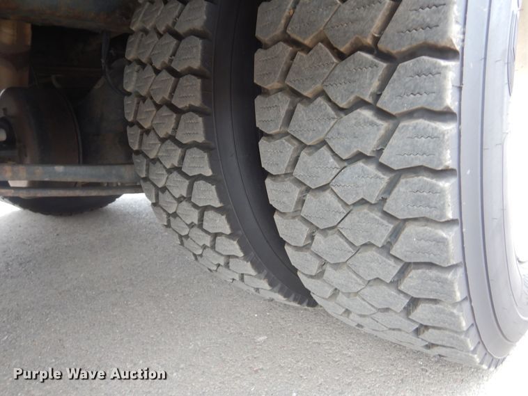 image for item KV9129 2010 Ford F650  shuttle bus