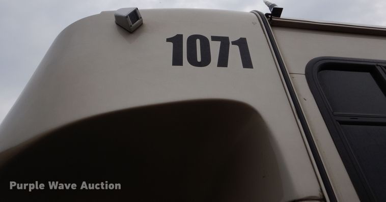 image for item KV9129 2010 Ford F650  shuttle bus