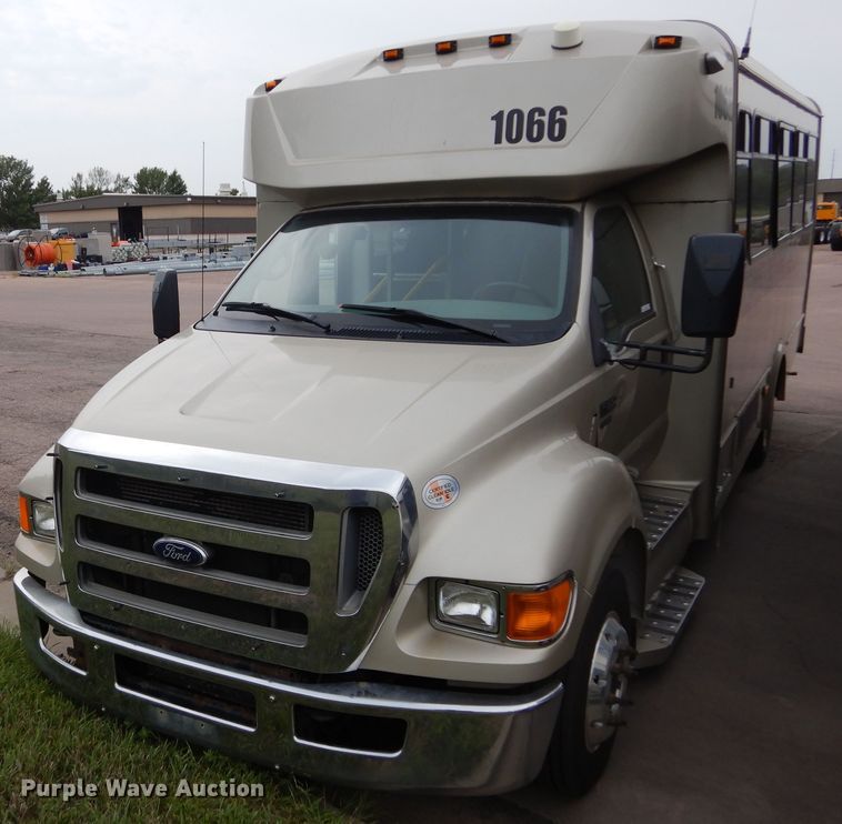 image for item KV9130 2010 Ford F650  shuttle bus