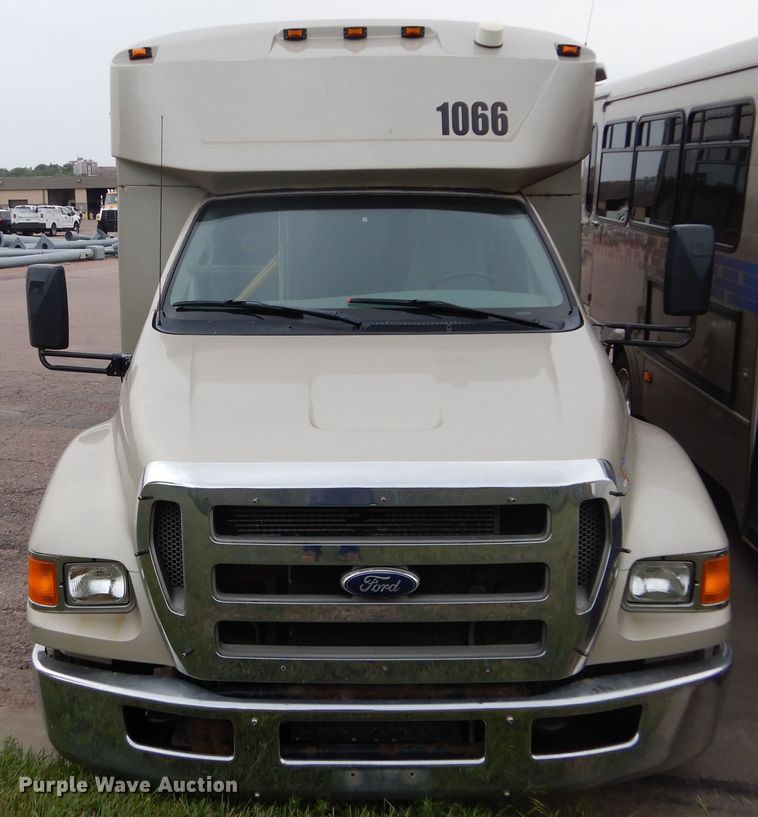 image for item KV9130 2010 Ford F650  shuttle bus