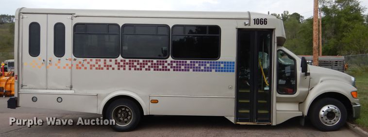 image for item KV9130 2010 Ford F650  shuttle bus