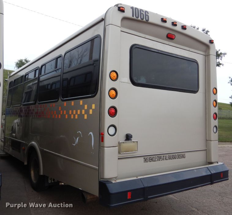 image for item KV9130 2010 Ford F650  shuttle bus