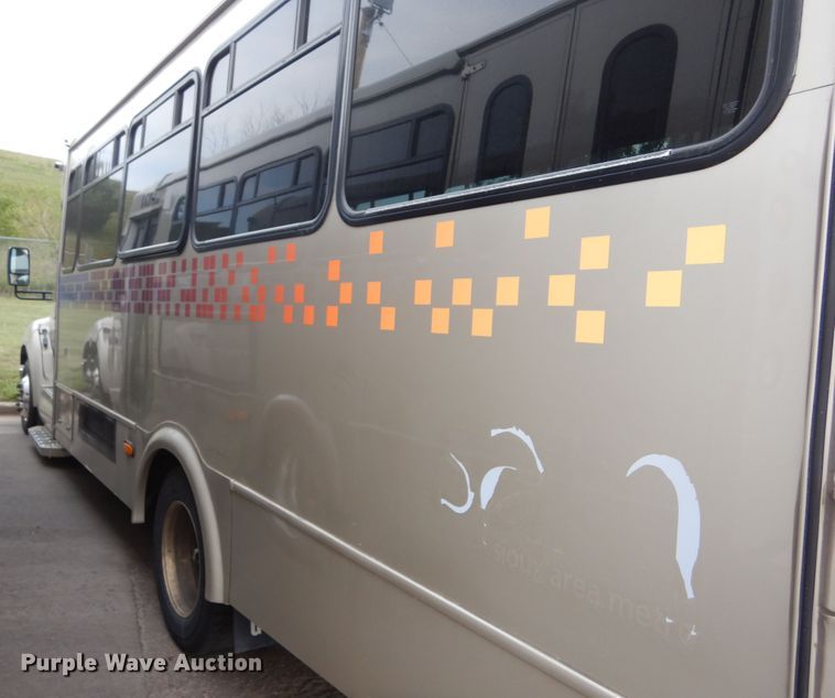image for item KV9130 2010 Ford F650  shuttle bus