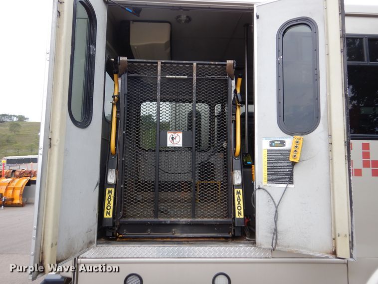 image for item KV9130 2010 Ford F650  shuttle bus