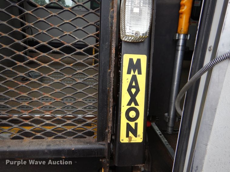 image for item KV9130 2010 Ford F650  shuttle bus