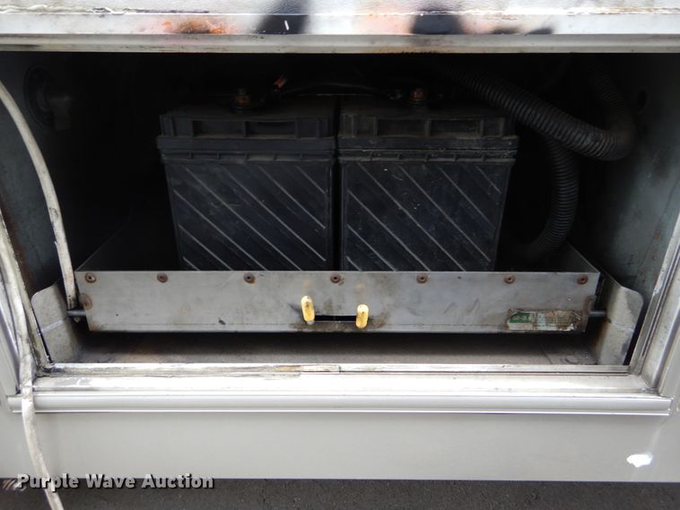 image for item KV9130 2010 Ford F650  shuttle bus