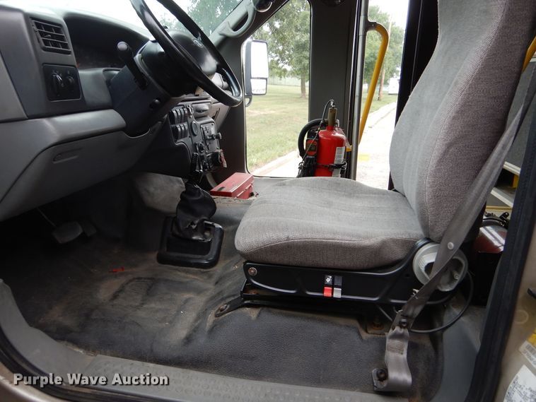 image for item KV9130 2010 Ford F650  shuttle bus