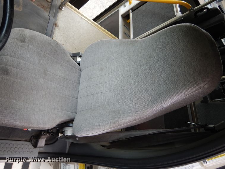 image for item KV9130 2010 Ford F650  shuttle bus