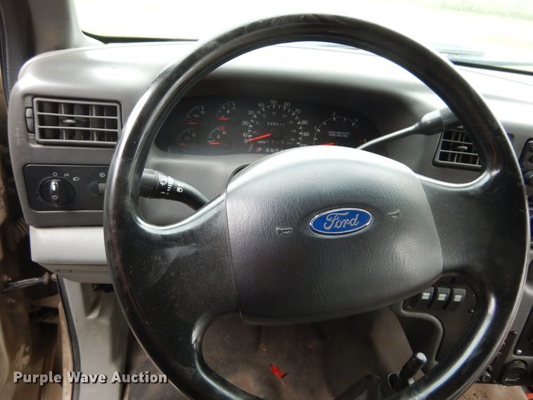 image for item KV9130 2010 Ford F650  shuttle bus