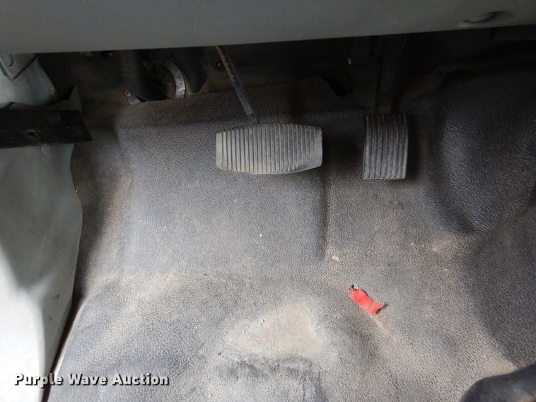 image for item KV9130 2010 Ford F650  shuttle bus