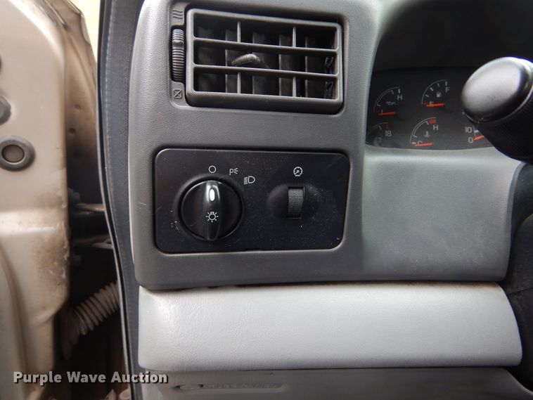 image for item KV9130 2010 Ford F650  shuttle bus