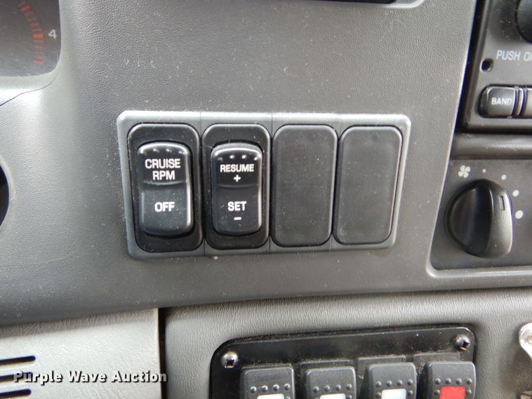 image for item KV9130 2010 Ford F650  shuttle bus