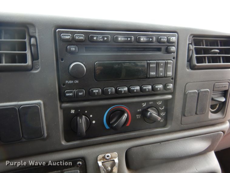 image for item KV9130 2010 Ford F650  shuttle bus