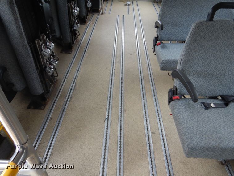 image for item KV9130 2010 Ford F650  shuttle bus