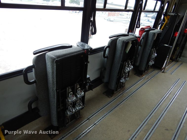 image for item KV9130 2010 Ford F650  shuttle bus