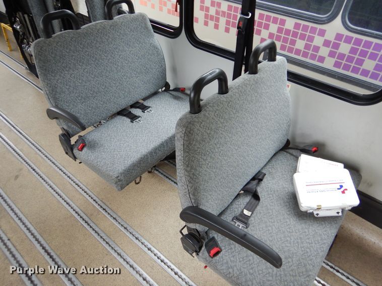 image for item KV9130 2010 Ford F650  shuttle bus