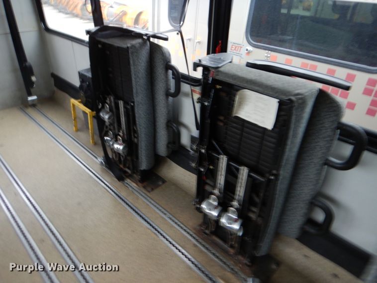 image for item KV9130 2010 Ford F650  shuttle bus