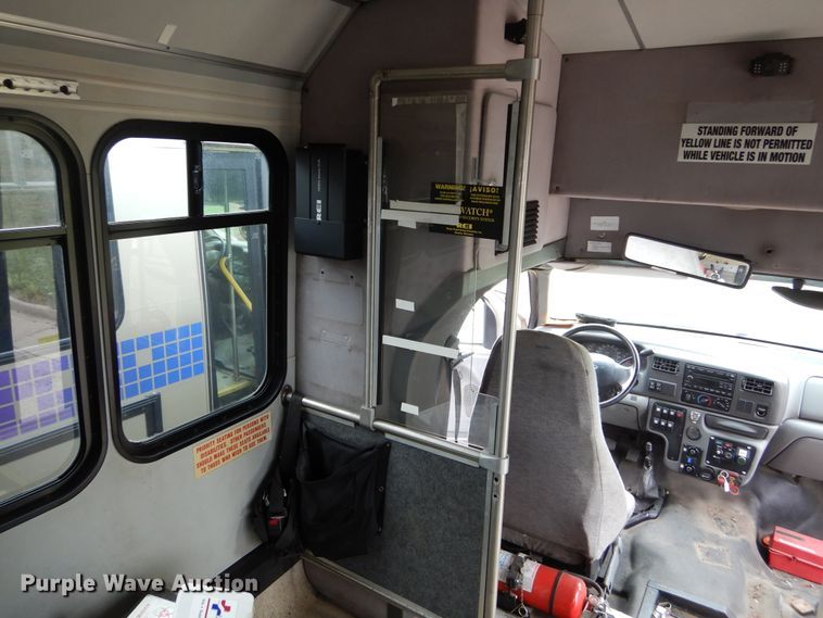 image for item KV9130 2010 Ford F650  shuttle bus