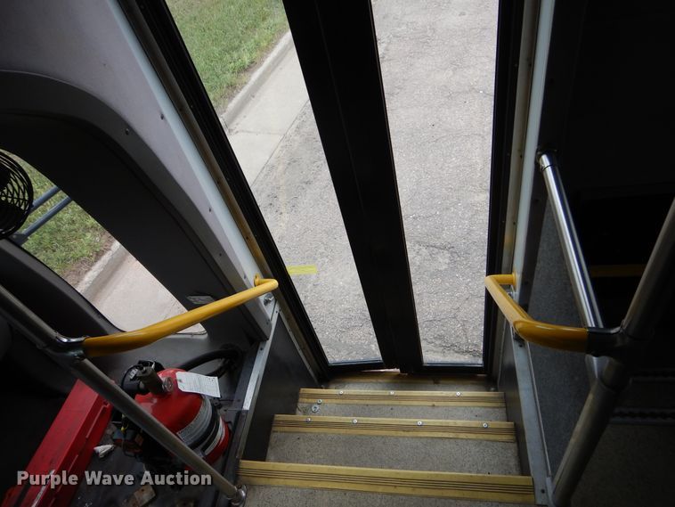 image for item KV9130 2010 Ford F650  shuttle bus