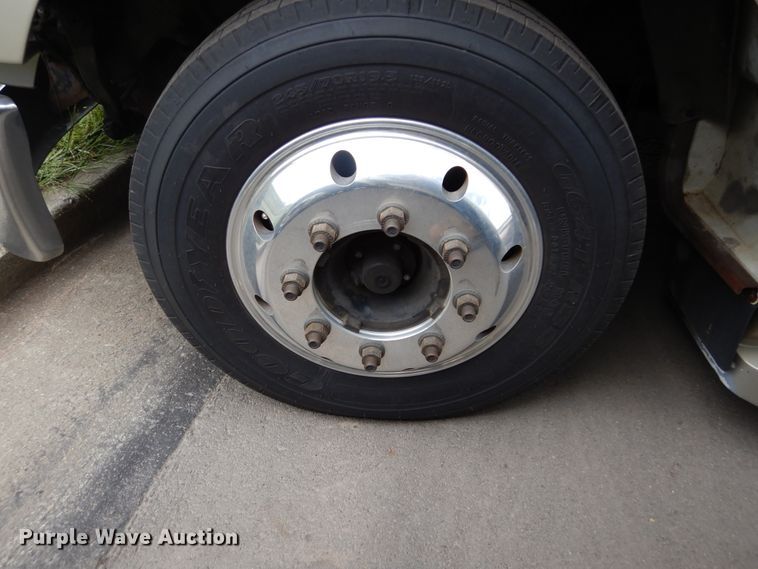 image for item KV9130 2010 Ford F650  shuttle bus