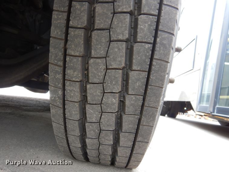 image for item KV9130 2010 Ford F650  shuttle bus