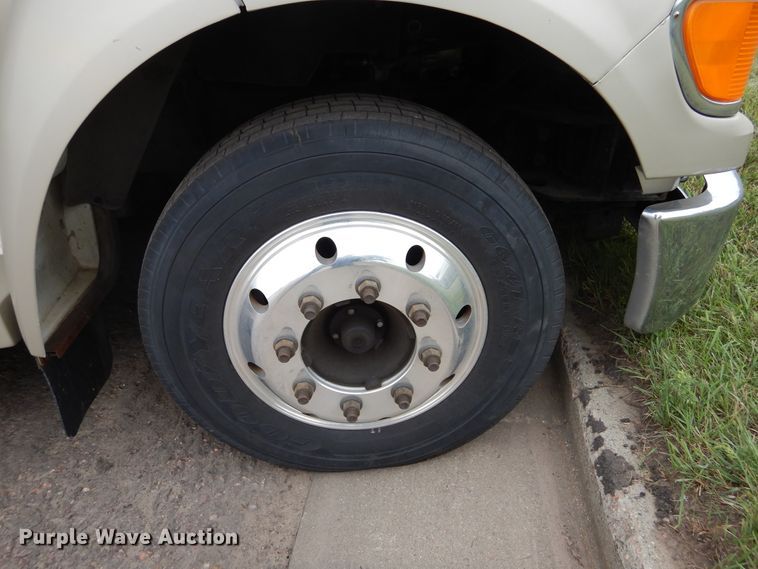 image for item KV9130 2010 Ford F650  shuttle bus