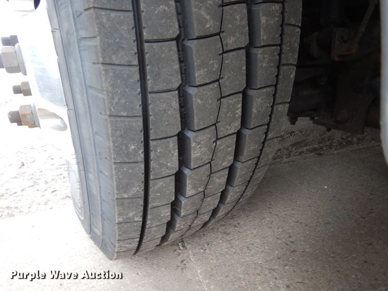 image for item KV9130 2010 Ford F650  shuttle bus