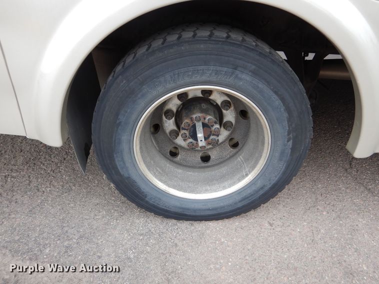 image for item KV9130 2010 Ford F650  shuttle bus