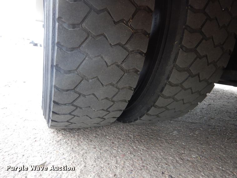 image for item KV9130 2010 Ford F650  shuttle bus